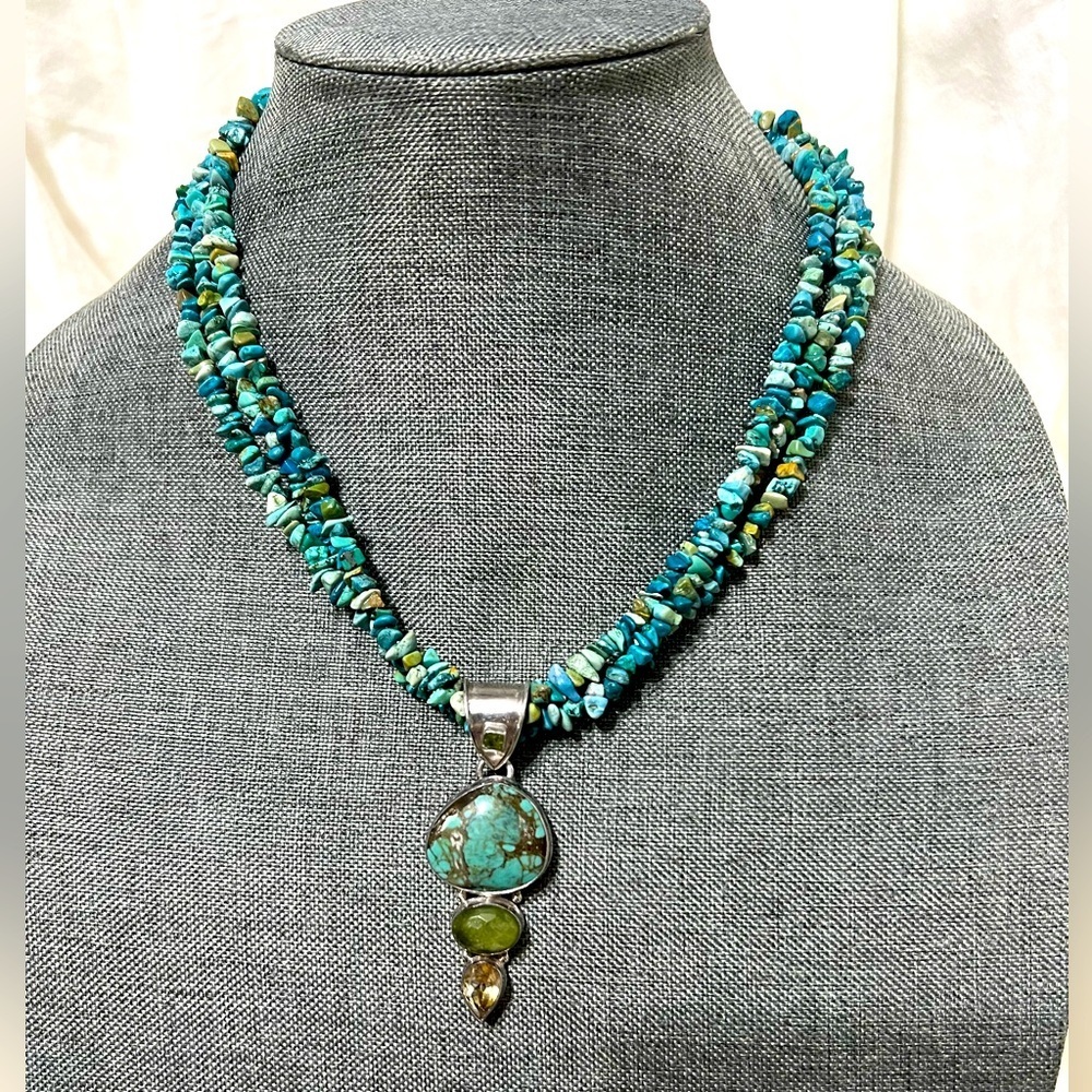 Handcrafted Sterling Silver 925 With Cristals and Gem stones. Measures 20”in☑️